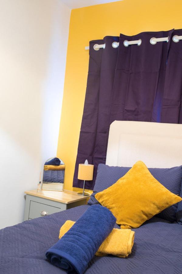 Exclusive Offers L Last-Minute Specials L Parking Free L Double Bed House L Uk L Gaming Room L Komfy 3 Bedroom Cottage With Riverview L Perfect For Short Or Long Stays Reading Exterior photo