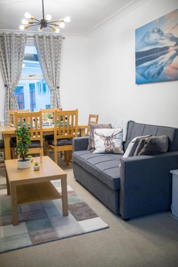 Exclusive Offers L Last-Minute Specials L Parking Free L Double Bed House L Uk L Gaming Room L Komfy 3 Bedroom Cottage With Riverview L Perfect For Short Or Long Stays Reading Exterior photo
